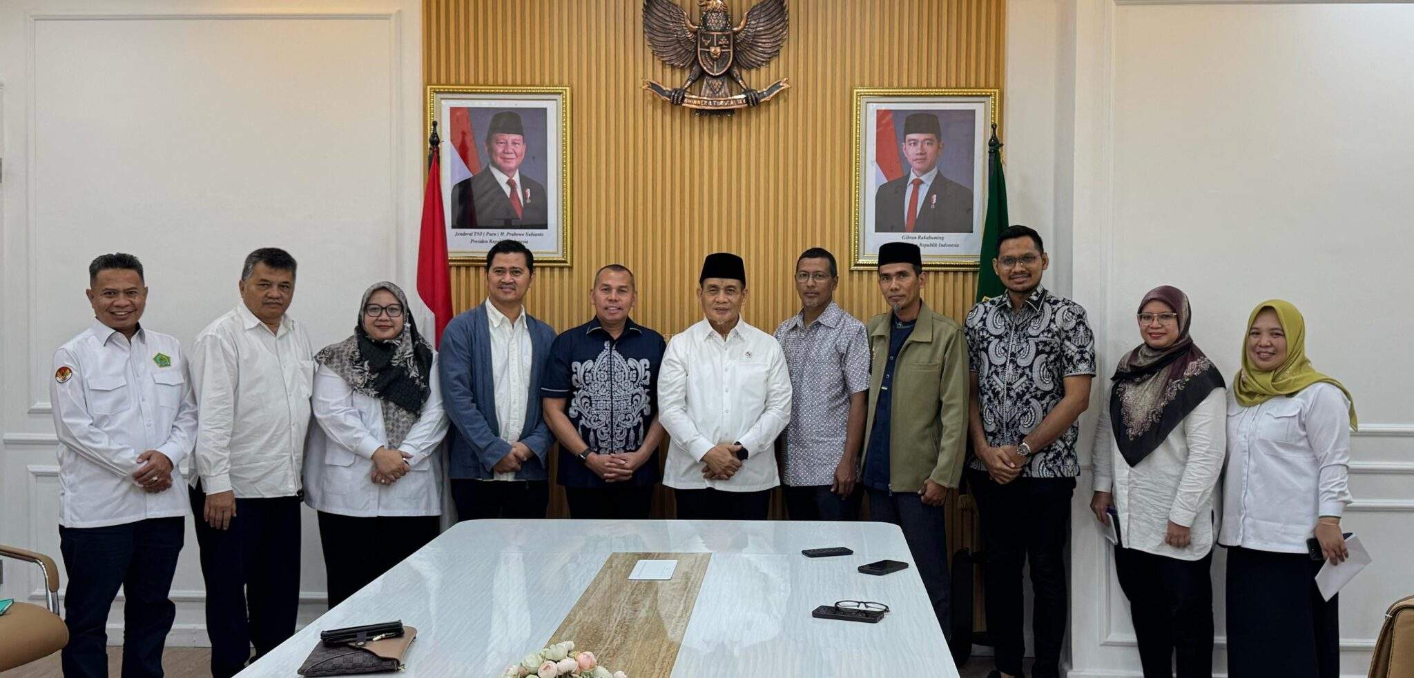 STAI Nusantara Banda Aceh sambangi Wakil Menteri Agama RI., Romo H. Muhammad Syafi’i di ruang kerjanya